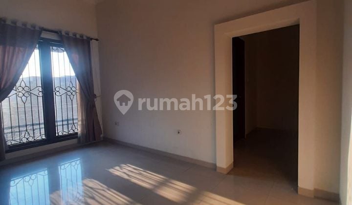 Rumah besar luas minimalis kawasan elit dekat tol dekat sekolah Akpol disewakan di telaga bodas gajahmungkur semarang atas