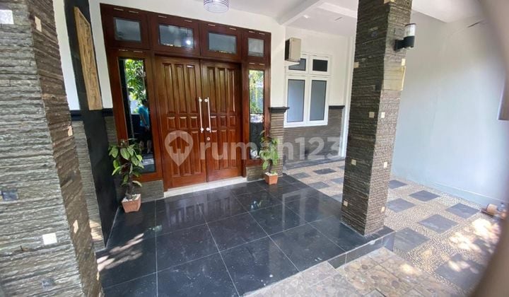 Rumah baru minimalis tengah kota Semarang siap pakai dekat pintu tol Krapyak dekat kampus Binus dijual di Graha Padma Krapyak Semarang barat