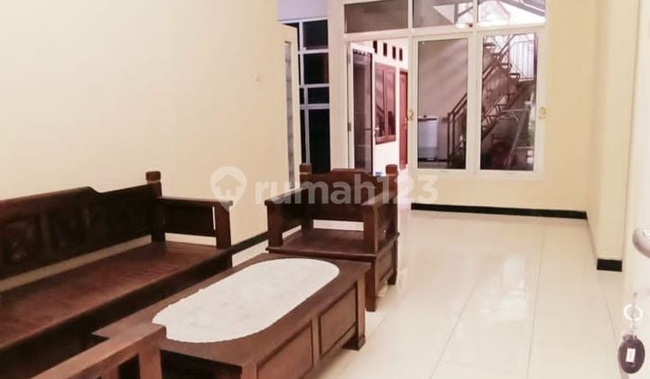 Rumah minimalis tengah kota Semarang dekat kampus Undip dekat pintu tol siap pakai disewakan di Graha estetika Tembalang Semarang atas