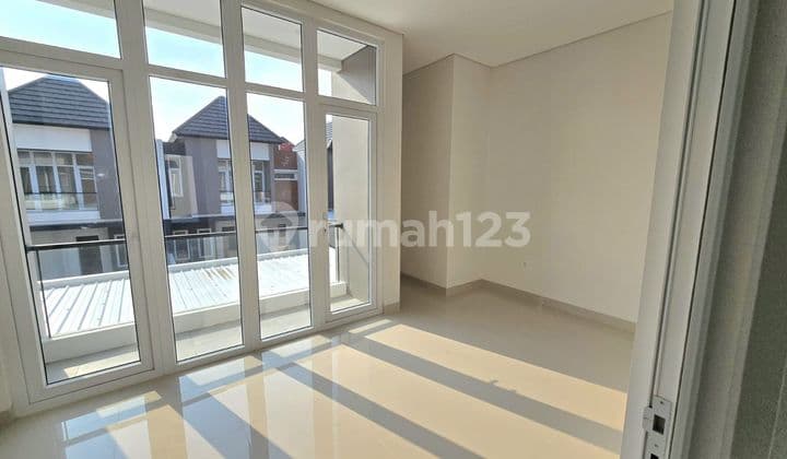 New Minimalist House in Central Semarang Ready to Use Near Gayamsari Toll Gate Close to Lik Close to Majapahit Close to Soekarno Hatta Arterial Road Close to Supriyadi Close to Tlogosari At Mutiara Arteri Gayamsari Central Semarang