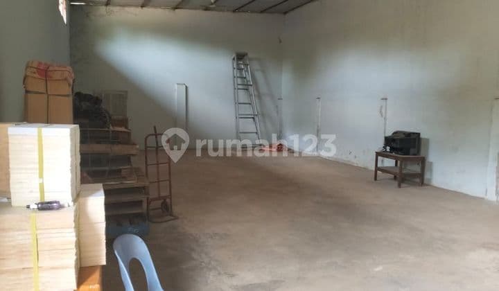 Strategic land and warehouse near KIC Gatsu, close to the Manyaran toll gate, suitable for garage or storage warehouse, for rent in Simongan, West Semarang.