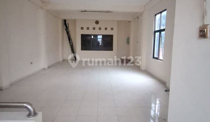 Ruko strategis tengah kota Semarang ramai pusat bisnis siap pakai dekat kampus Undip dekat pintu tol disewakan di jl raya Prof soedarto Tembalang Semarang selatan