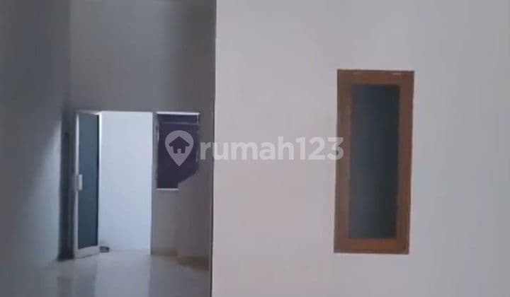 Ruko tengah kota Semarang strategis dekat kampus Undip dekat pintu tol disewakan di Banyumanik Semarang atas