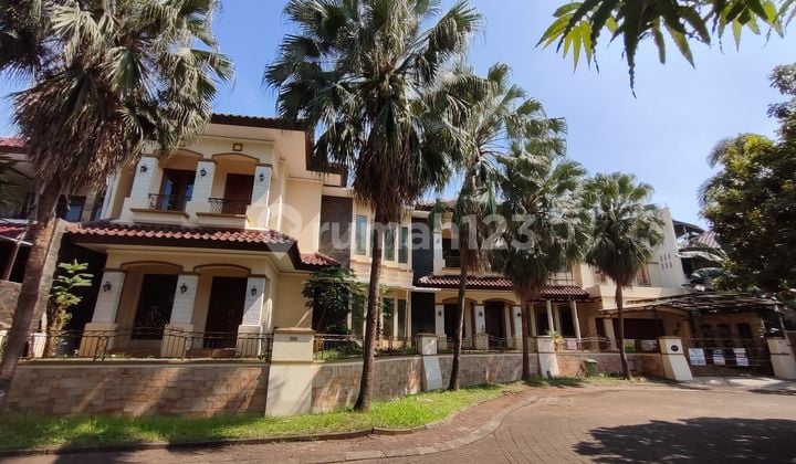 Rumah Tinggal di Kompleks Raffles Hills Cibubur Depok Jawa Barat