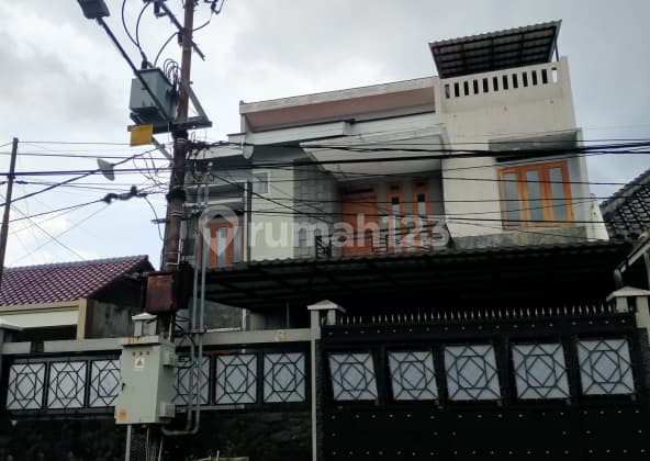 Disewakan Rumah Gayungsari Pinggir Jalan Raya Letak Strategis
