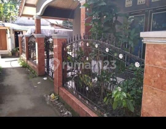 For sale: 150 m2 house plus 460 m2 vacant land in Leuwiliang, Bogor.