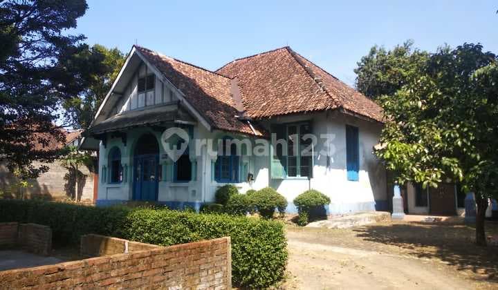 Ungaran city house on DIPONEGORO Street.
