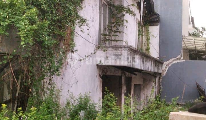 For Sale Old House in Taman Ratu Indah Housing Complex, Kebon Jeruk - West Jakarta