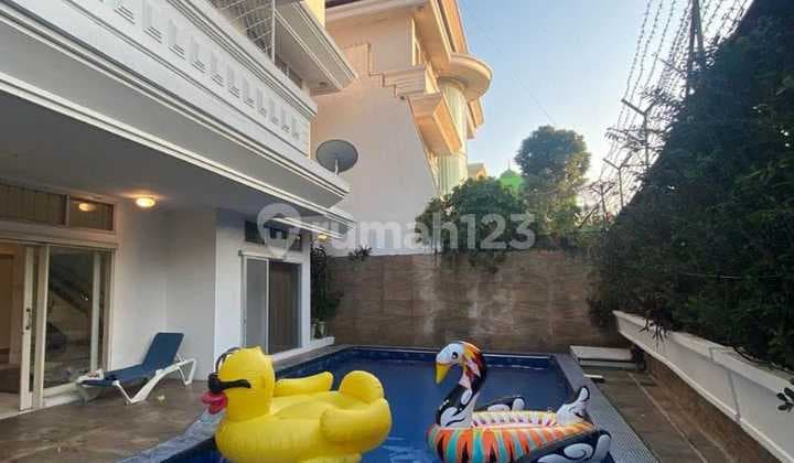 Villa Mewah di Sayap Ciumbuleuit, Bandung