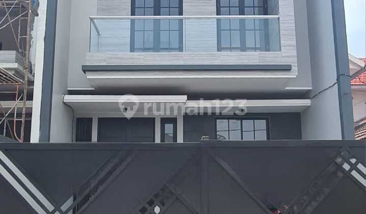 Dijual Rumah Gress Minimalis di Manyar Kertoadi, Dekat Pusat Kota Surabaya Dijual Rumah Gress Minimalis di Manyar Kertoadi, Dekat Pusat Kota Surabaya