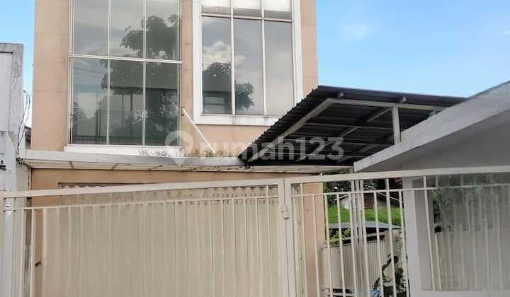 For Rent: 3-Story Ruko on Dr. Sutomo Street, Gresik Raya