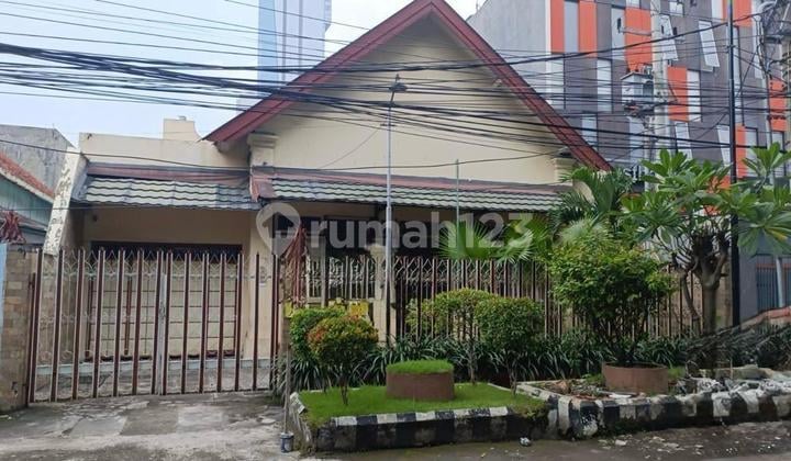 DIIJUAL CEPAT RUMAH LAMA KOMERSIAL AREA DI TENGAH KOTA, SURABAYA