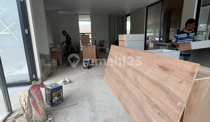 Jual Rumah Baru Swim Pool Setiabudi Regency