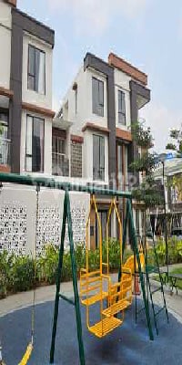 Rumah Mewah Ayodya Garden2 Modernland Full Furnish Samping Taman