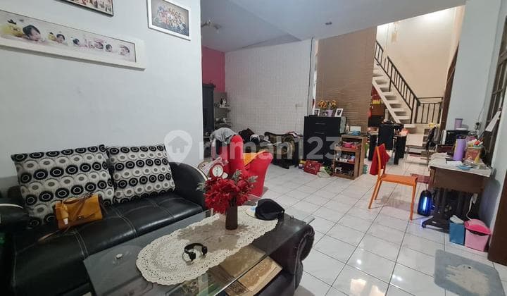 For Sale: Comfortable Move-In Ready House in a Strategic Location at Taman Kopo Indah 1, Bandung