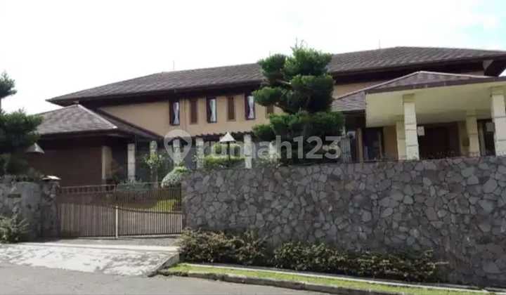 Dijual Rumah Mewah Siap Huni Lokasi Strategis di Setiabudi Regency Bandung