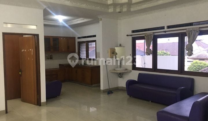 Rent House 3 Floors Semi Furnished Ready to Occupy Minimalist Location in Batununggal Bandung
