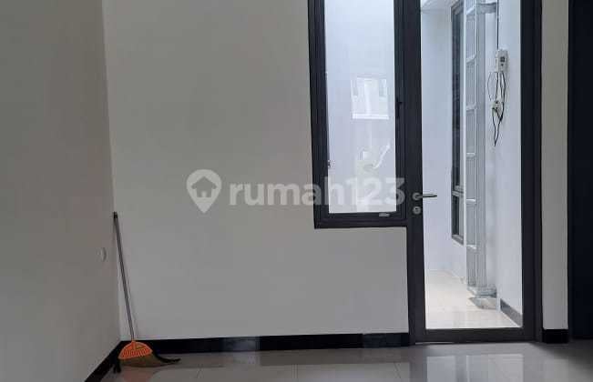 For Rent: Well-Maintained Comfortable House Ready to Occupy, Strategic Location in Taman Kopo Indah 5, Bandung