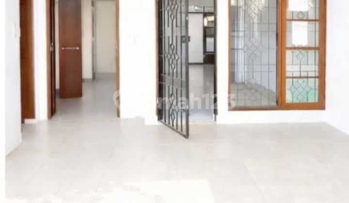 Dijual Rumah Nyaman Siap Huni Lokasi Strategis di Taman Kopo Indah 2 Bandung