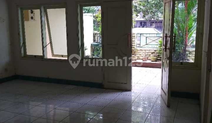 Dijual Rumah Lingkungan Asri Siap Pakai Posisi Hook Lokasi di Jalan Ciateul Tengah Bandung