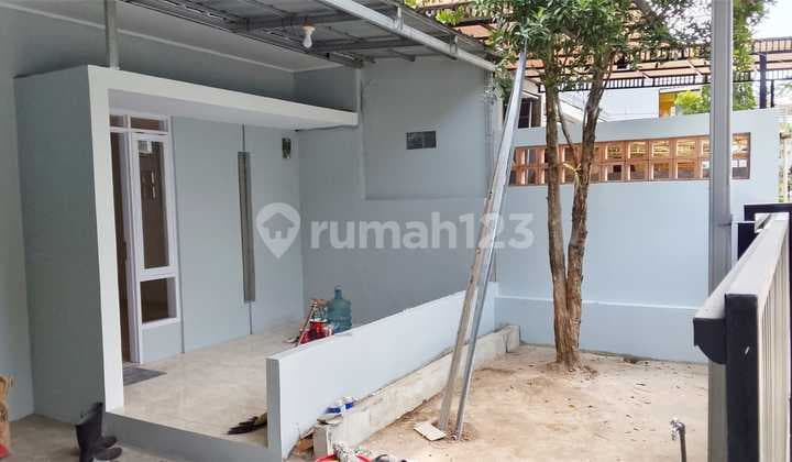 Minimalist Comfortable Ready-to-Occupy House for Sale Located at Green City View Jatihandap, Bandung