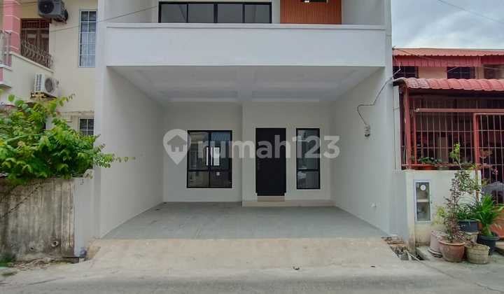 Dijualrumah 2 Lantai Baru Siap Renovasi Lucky Estate