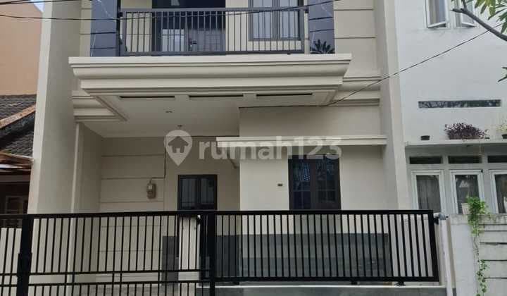 Rumah Cantik Full Renovasi Di Graha Bintaro Jaya - Siap Huni, Keamanan Terjamin!