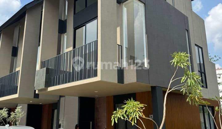 Rumah 3 Lantai Modern di Cavana Lebak Bulus jaksel Hoek Siap Huni