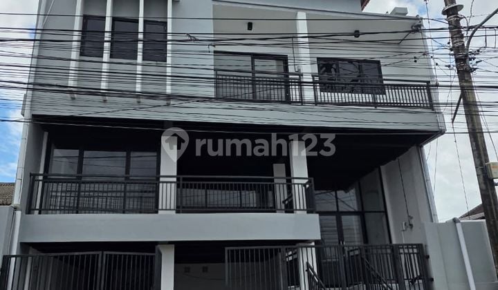 3-Storey House in Central Denpasar - Access to Teuku Umar Barat, Rare!