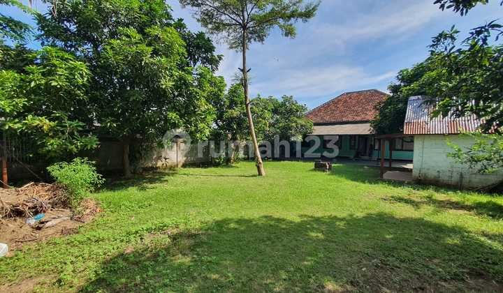 A spacious home with a large yard in Ketewel, Gianyar - Bali.
