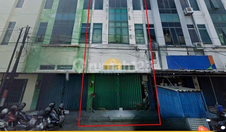 For quick sale, a shop house in Mataram Plaza, Central Semarang.