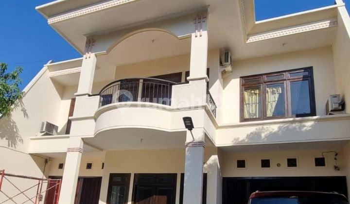 Rumah di Raya Margorejo