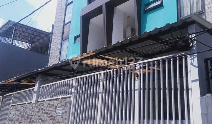 Jual Cepat Rumah Kost SHM Abdi Muwardi 3 Lantai dengan 32 Kamar Furnished Dekat Trisakti dan Rumah Sakit Sumber Waras