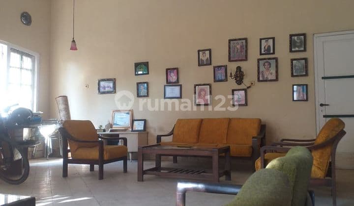 Dijual Cepat Rumah VINTAGE 1 Lantai Unfurnished Dekat RSUD dr. R. Soedarsono - Pasuruan, Jawa Timur