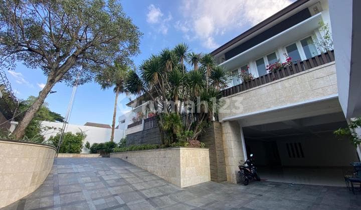 5-Bedroom House in Kebayoran Baru Suitable for Office and Family