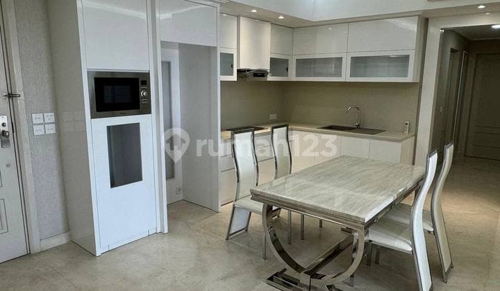 Luxury Fully Furnished Apartment Connected to Tunjungan Plaza Ready to Occupy