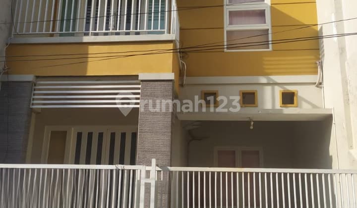 Rumah Bagus Siap Huni 2,5 Lantai Simpang Darmo Permai Selatan