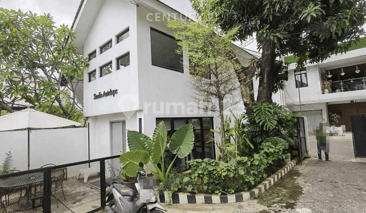 Rumah Besar Dengan Tanah Luas Di Galur Johar Baru S8892