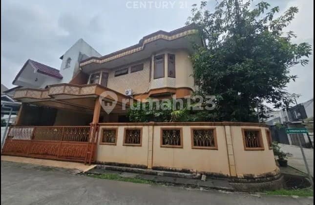 For Quick Sale: Hook House in Strategic Location, West Kembangan, Jakarta