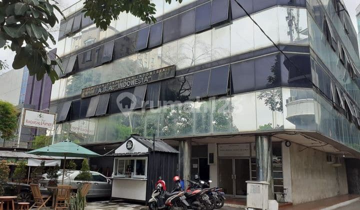 Gedung 4 Lt, Jl.cikini Raya Menteng,cocok Untuk Hotel/showroom