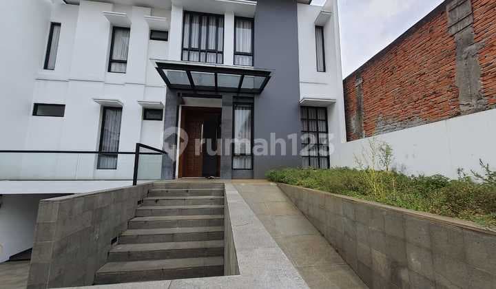 Dijual Rumah Baru di Jl Semarang Menteng