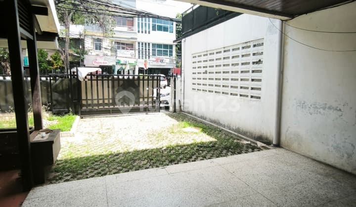 Rumah di Bendungan Hilir Cocok untuk Kantor dan Resto - Disewakan !!