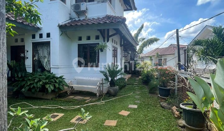 Rumah Asri, Posisi Hook, di Dalam Kompleks