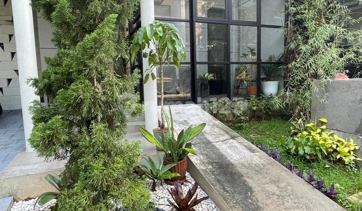 Rumah Full Furnished dengan Private Pool di Serenia Hills