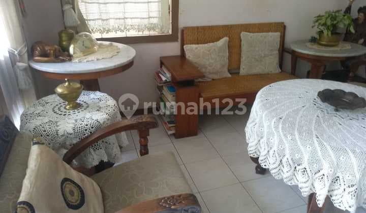 Residential House in the City Center, Dutch Building. Suitable for Business, Guest House, Clinic, Office, Restaurant.