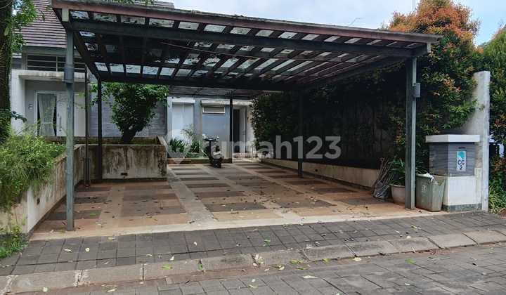 Rumah Cantik, Siap Huni, Halaman Belakang Luas di Jagakarsa, Dekat ke Akses Tol