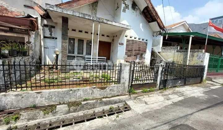 Rumah Tua di Tebet Barat Hitung Tanah Murah