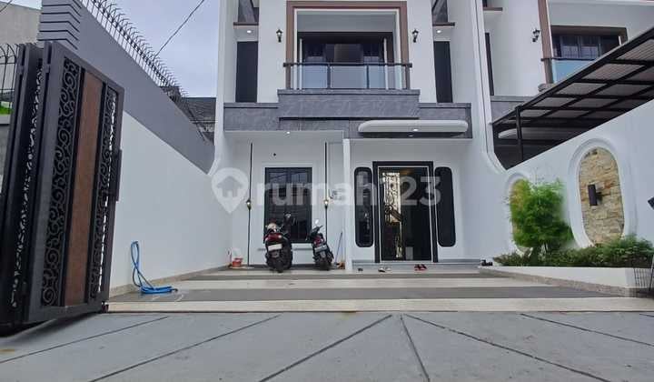 House/Lyfestyle in Jagakarsa, Vibe Boss