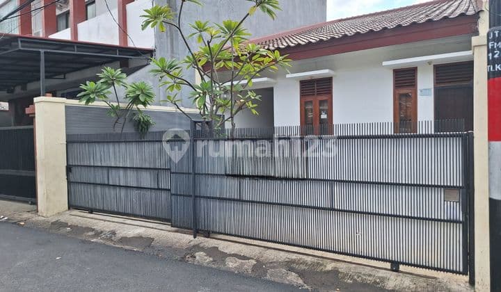 Rumah Luas Dalam Komplek Dekat Rawamangun