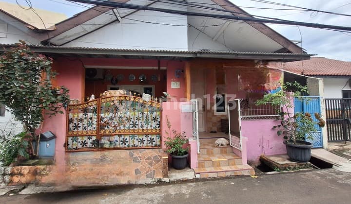 House in South Utan Kayu, affordable, ready to move in.